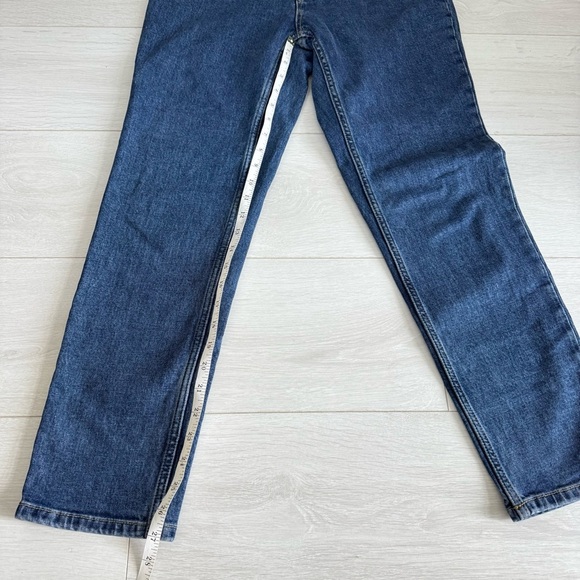 Everlane Curvy Cheeky Jeans - Butt Lifting Flattering for the Curvy Ladies - Picture 5 of 11